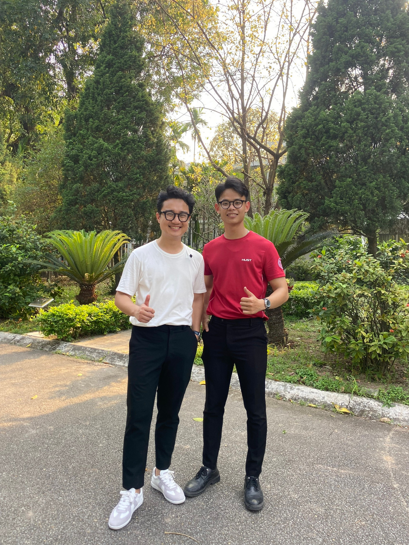 Đại Dương quay video giới thiệu Đại học Bách khoa cùng BTV Sơn Lâm. Đại Dương quay video giới thiệu Đại học Bách khoa cùng BTV Sơn Lâm.