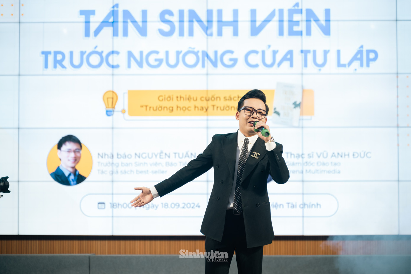 Ca sĩ Xuân Đức để lại ấn tượng với chất giọng khoẻ khoắn, vang và sáng.