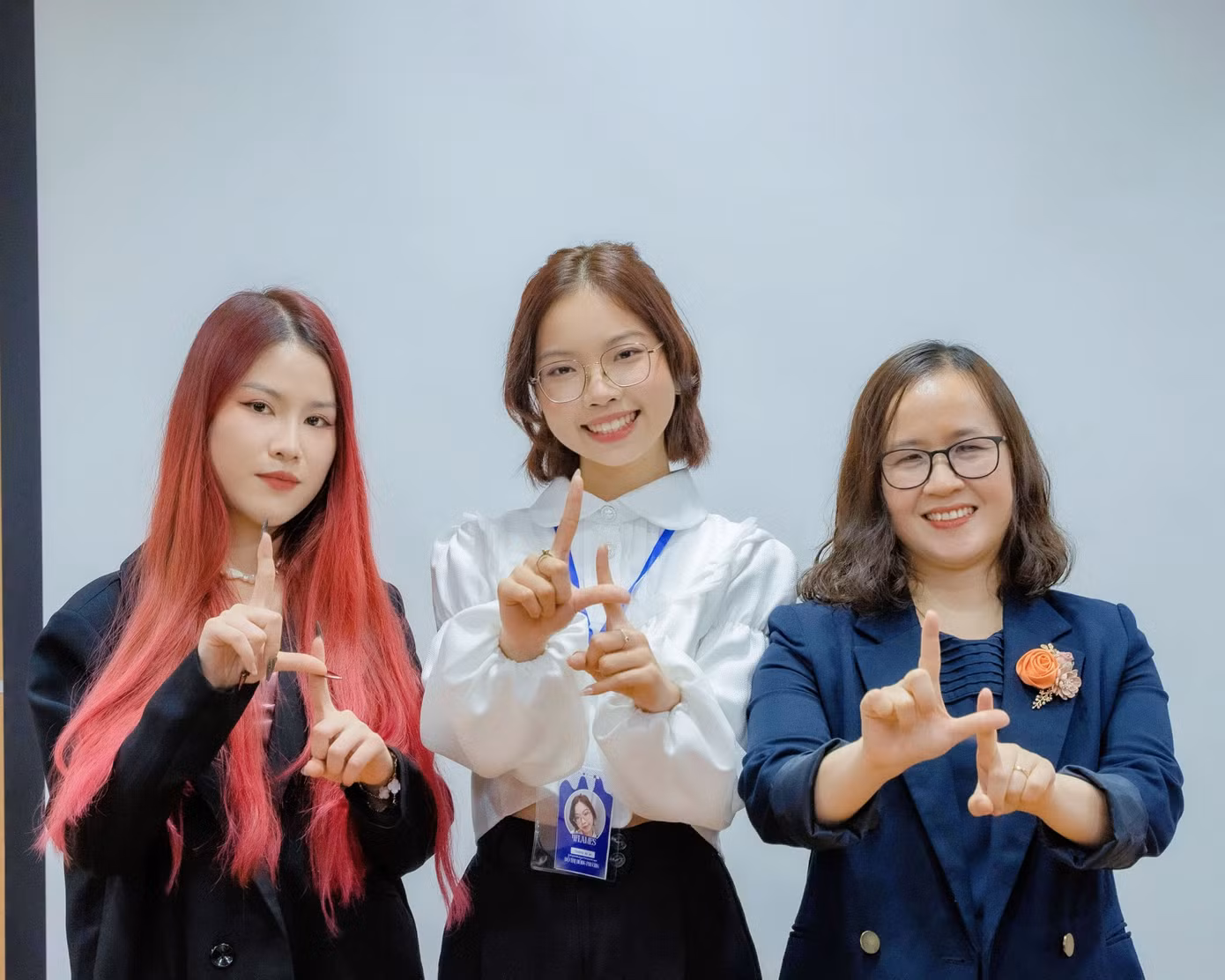 Đỗ Phương cùng 2 diễn giả trong tọa đàm "Người trẻ làm gì để chạm tới bình đẳng giới trong gia đình?"