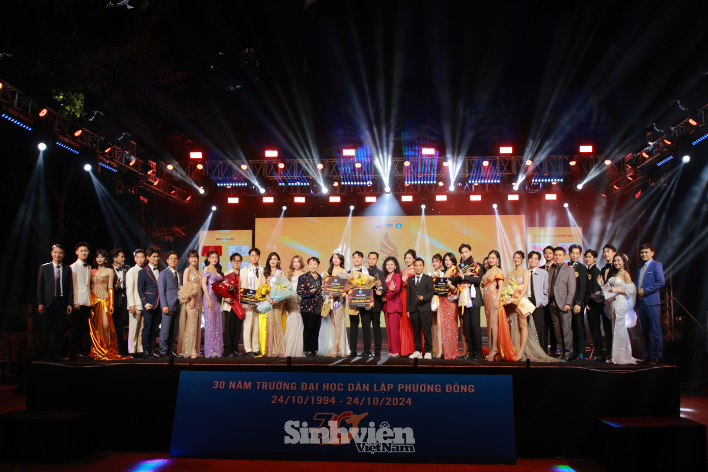 Tài Sắc Phương Đông là cuộc thi dành cho nam, nữ sinh viên của Trường Đại học Phương Đông. Sự kiện không chỉ là sân chơi cho các bạn trẻ thể hiện tài năng và vẻ đẹp của mình, mà còn là để tôn vinh những giá trị tinh thần và văn hóa tốt đẹp. Tài Sắc Phương Đông là cuộc thi dành cho nam, nữ sinh viên của Trường Đại học Phương Đông. Sự kiện không chỉ là sân chơi cho các bạn trẻ thể hiện tài năng và vẻ đẹp của mình, mà còn là để tôn vinh những giá trị tinh thần và văn hóa tốt đẹp.