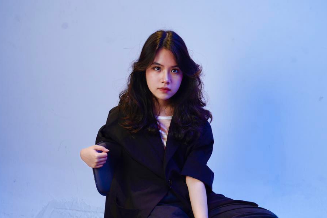 Khanh trong thời gian làm chủ nhiệm câu lạc bộ.