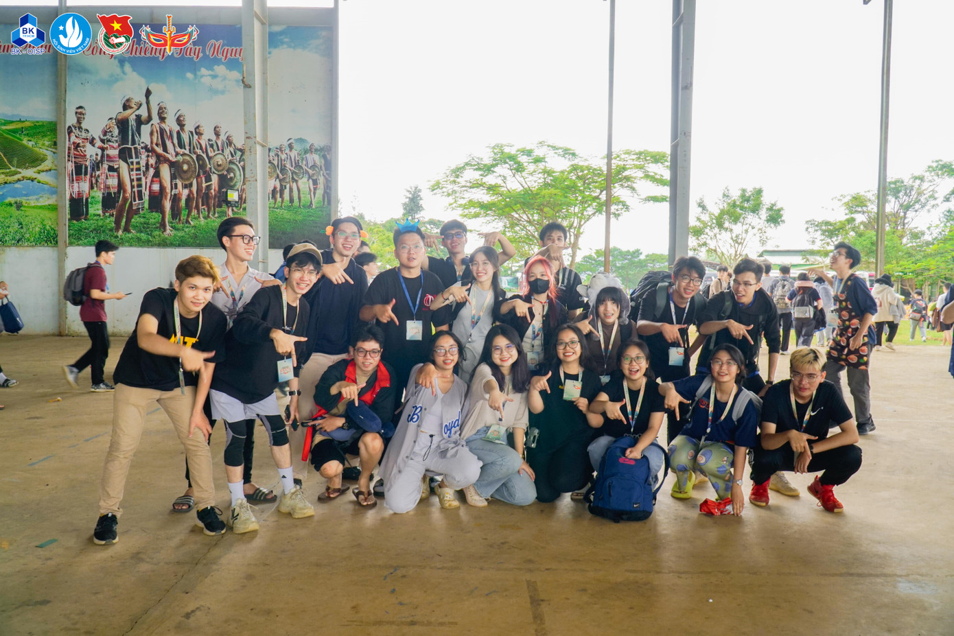 Nam Phương cùng đồng đội tại Hội trại truyền thống OISP Camp.