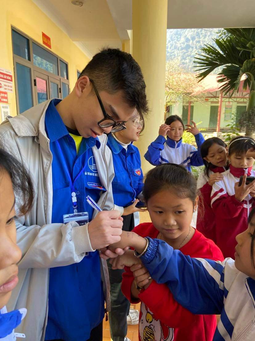 Trần Nam Anh tham gia hoạt động thiện nguyện. Trần Nam Anh tham gia hoạt động thiện nguyện.