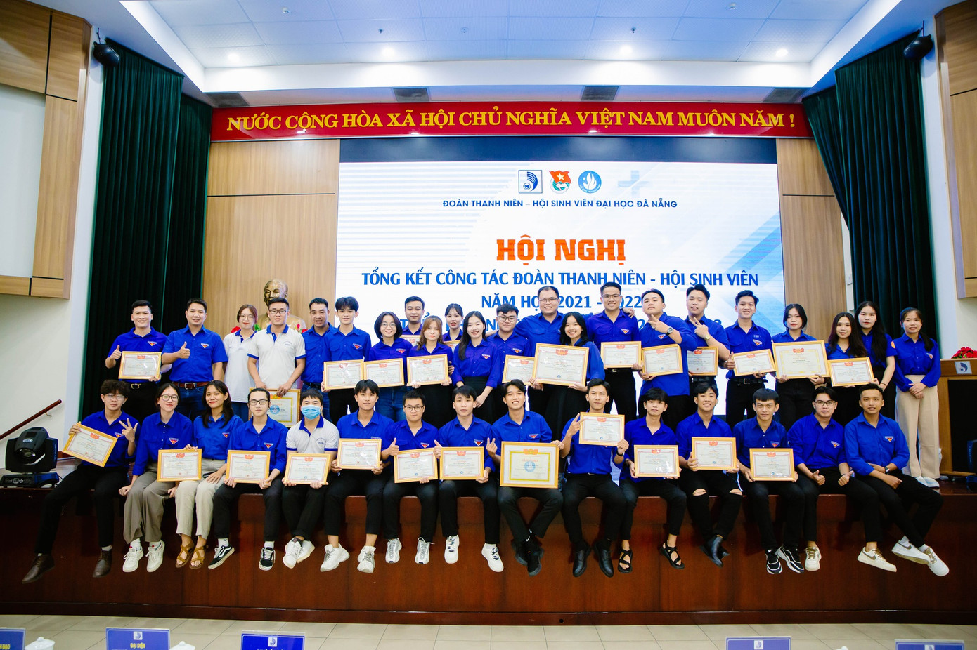 Xuân Mạnh được tặng giấy khen của Bí thư Đoàn Thanh niên Đại học Đà Nẵng về có thành tích xuất sắc trong công tác Đoàn và phong trào Thanh niên. Xuân Mạnh được tặng giấy khen của Bí thư Đoàn Thanh niên Đại học Đà Nẵng về có thành tích xuất sắc trong công tác Đoàn và phong trào Thanh niên.