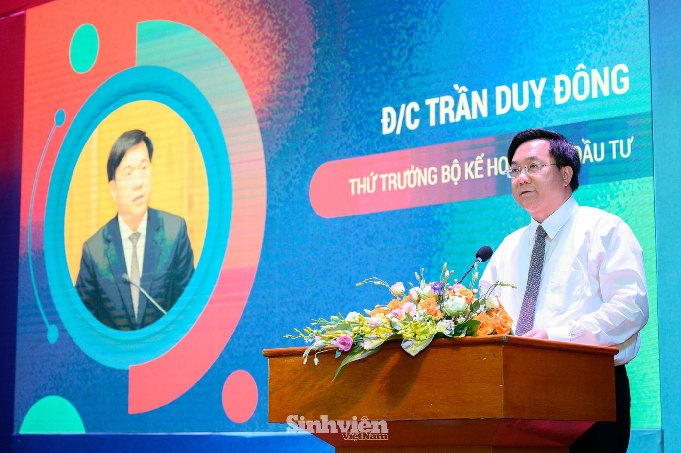 Ông Trần Duy Đông - Thứ trưởng Bộ Kế hoạch và Đầu tư phát biểu tại Diễn đàn. Ông Trần Duy Đông - Thứ trưởng Bộ Kế hoạch và Đầu tư phát biểu tại Diễn đàn.