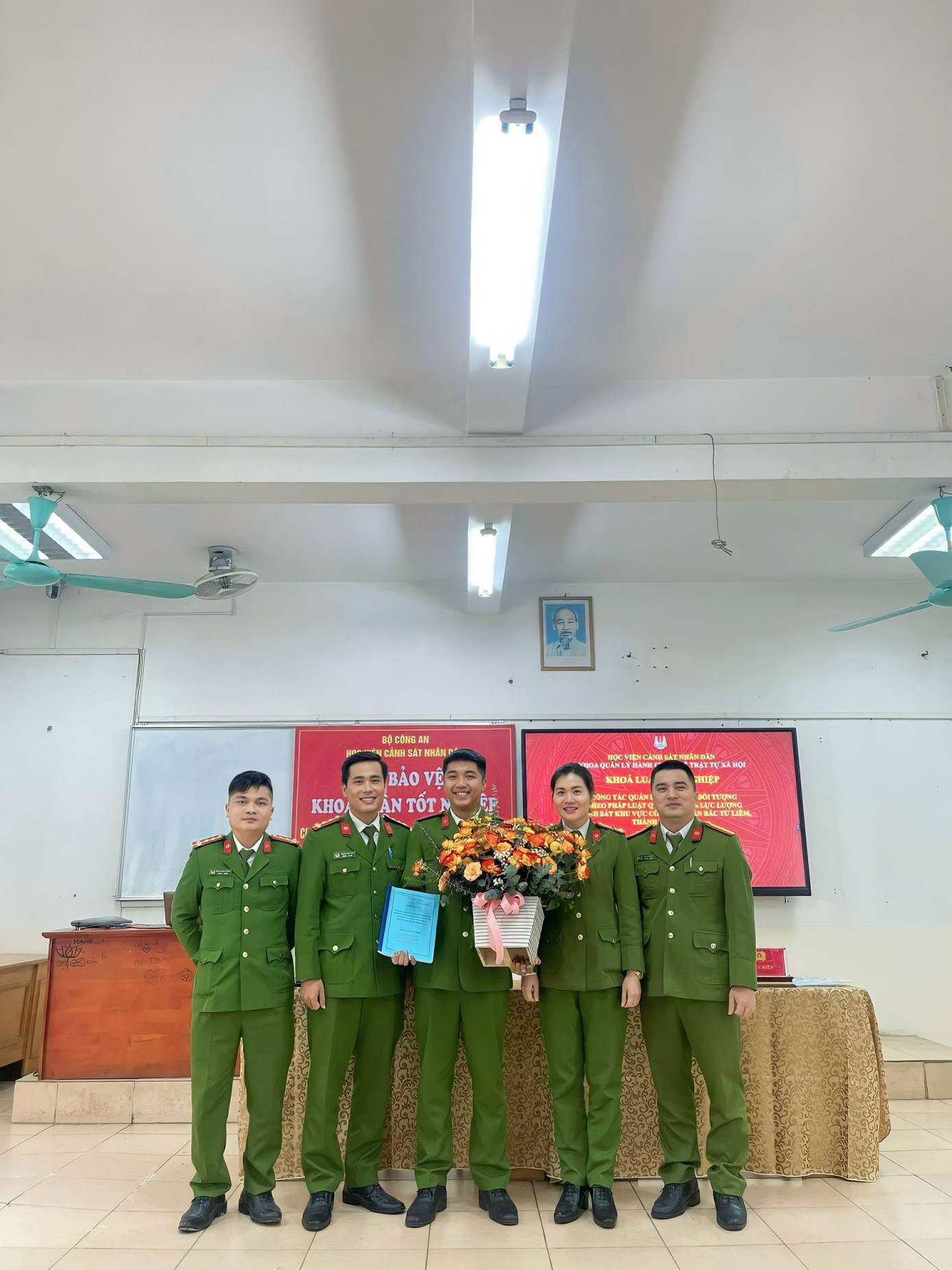 Tốt nghiệp với điểm GPA tích lũy toàn khóa 3.66. Tốt nghiệp với điểm GPA tích lũy toàn khóa 3.66.