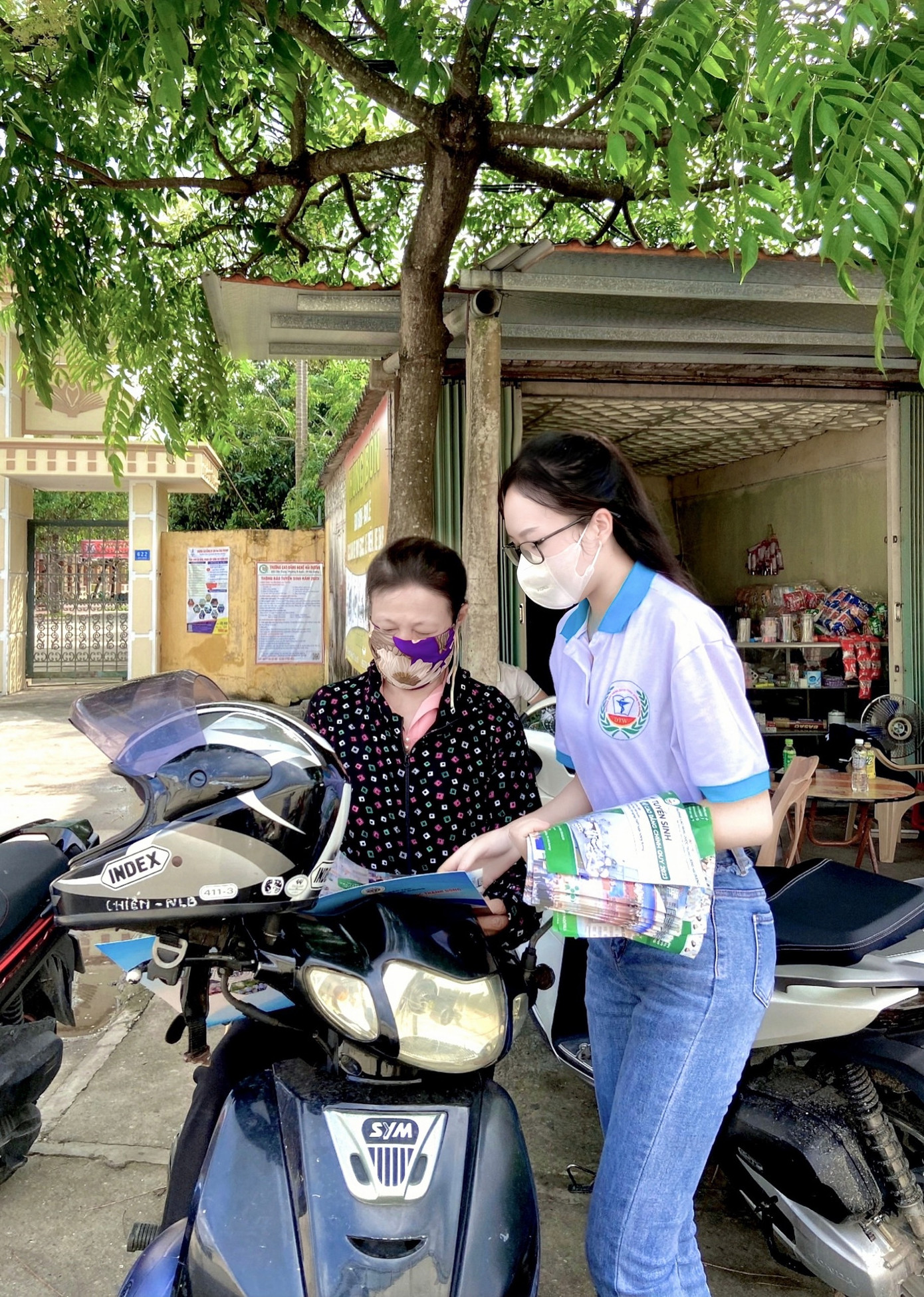 Mỹ Dung luôn cố gắng tham gia và xây dựng những hoạt động xã hội có ý nghĩa. Mỹ Dung luôn cố gắng tham gia và xây dựng những hoạt động xã hội có ý nghĩa.