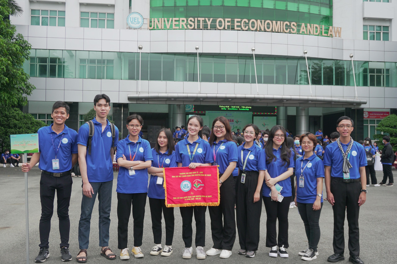 Tham gia chiến dịch Mùa hè xanh và tích cực trong nhiều hoạt động, phong trào sinh viên.