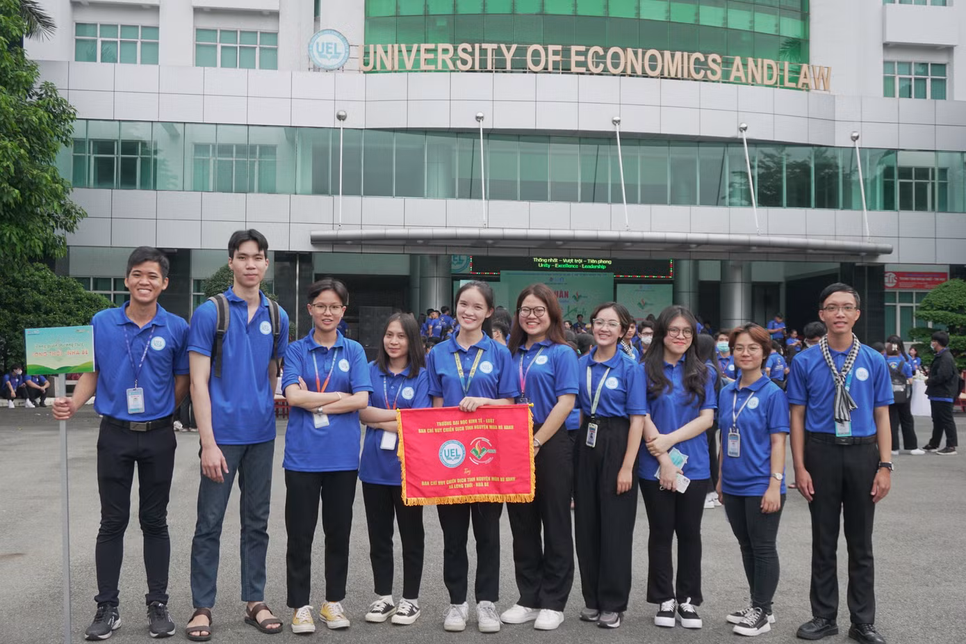 Tham gia chiến dịch Mùa hè xanh và tích cực trong nhiều hoạt động, phong trào sinh viên.