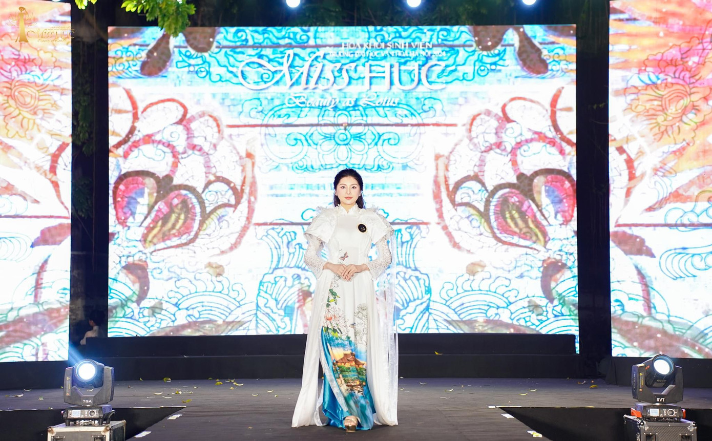 Phần thi giúp Khánh Linh đạt được giải thưởng phụ “Người đẹp áo dài”. Phần thi giúp Khánh Linh đạt được giải thưởng phụ “Người đẹp áo dài”.