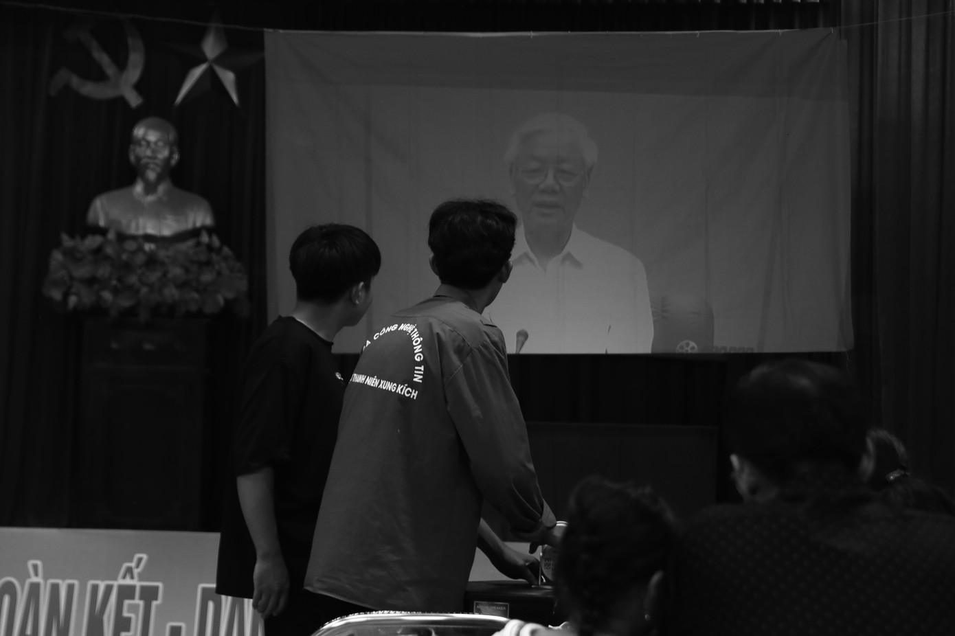 Hình ảnh và âm thanh được chạy thử nhiều lần để đảm bảo những thước phim về Tổng Bí thư được trọn vẹn nhất.