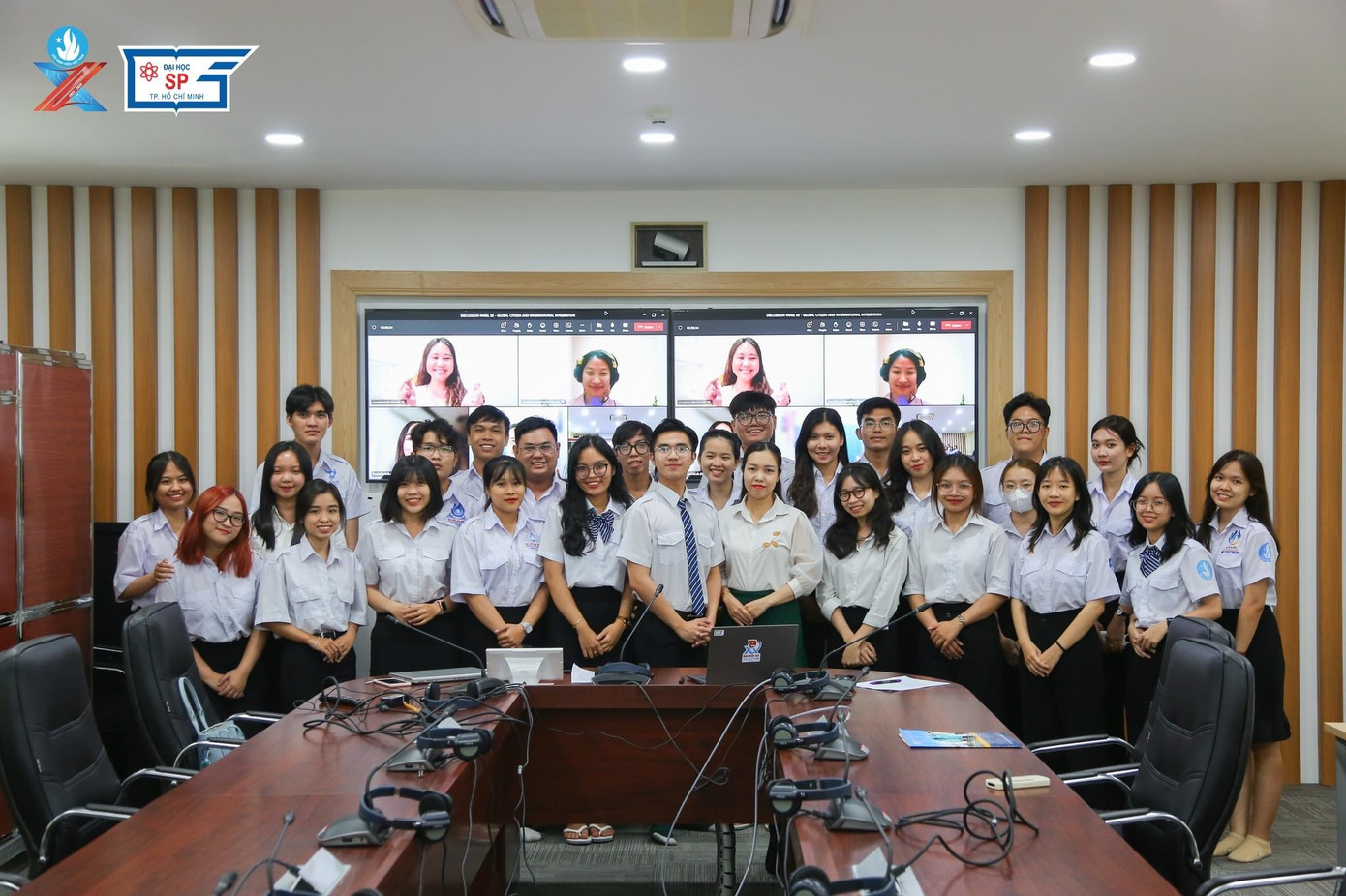 Tham gia thảo luận văn kiện Đại hội Hội Sinh viên Việt Nam Trường Đại học Sư phạm TP.HCM. Tham gia thảo luận văn kiện Đại hội Hội Sinh viên Việt Nam Trường Đại học Sư phạm TP.HCM.