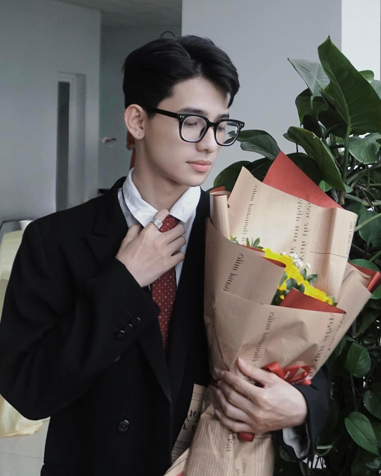 Bách còn là một TikToker đam mê nghệ thuật được nhiều người yêu thích.