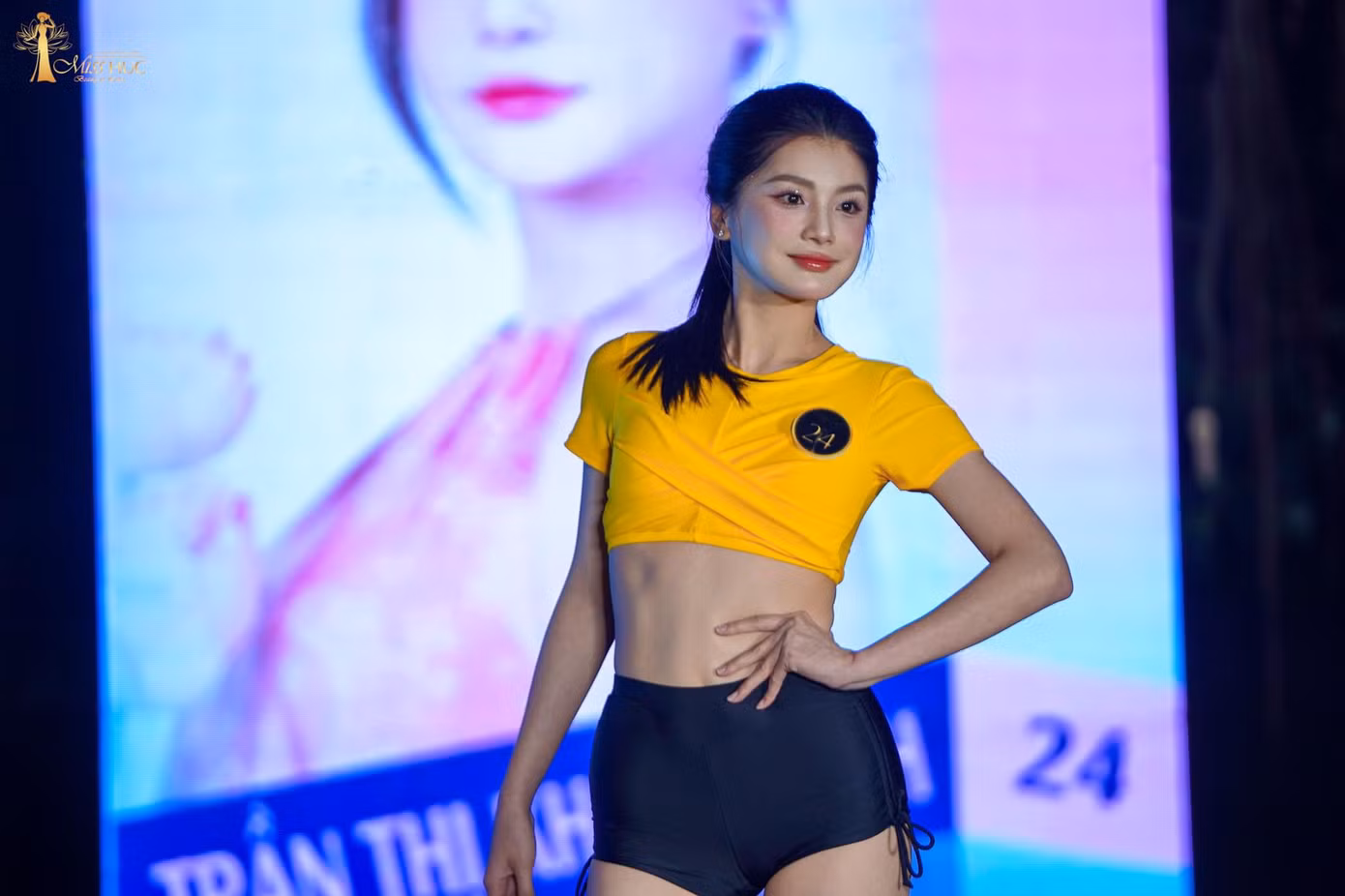 Khánh Linh năng động, khỏe khoắn trong phần thi mở màn.