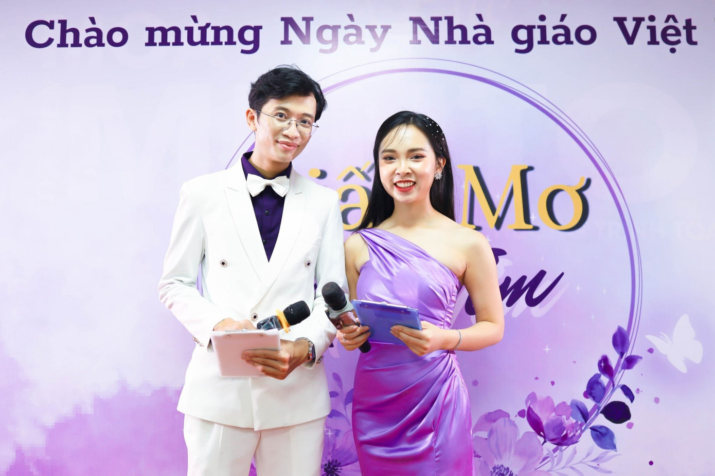 Bảo Trâm cùng bạn dẫn.