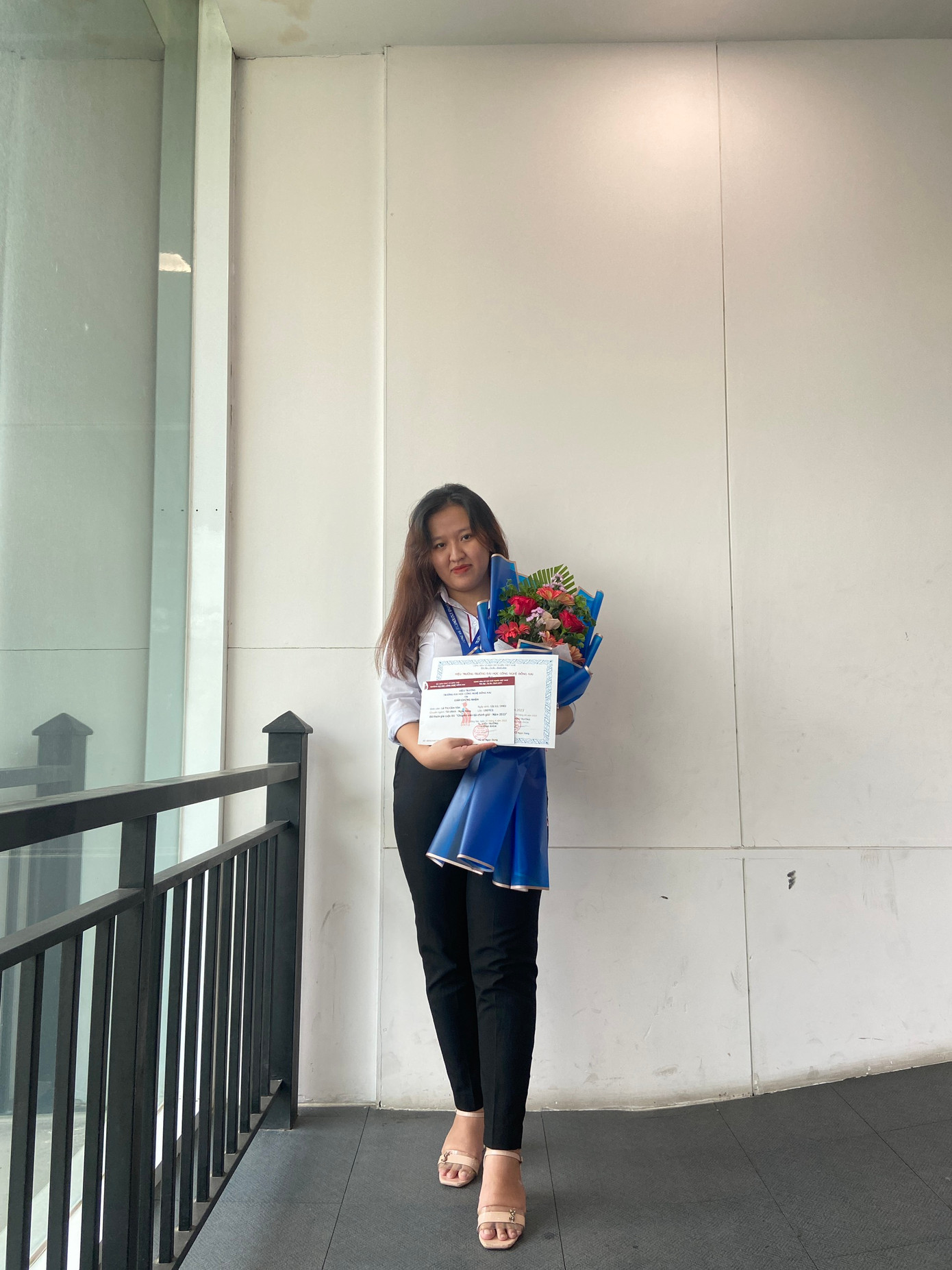 Lê Thị Cẩm Vân (sinh năm 2002) quê Thanh Hóa, là sinh viên năm cuối khoa Kế Toán - Tài chính Trường Đại học Công nghệ Đồng Nai (DNTU).