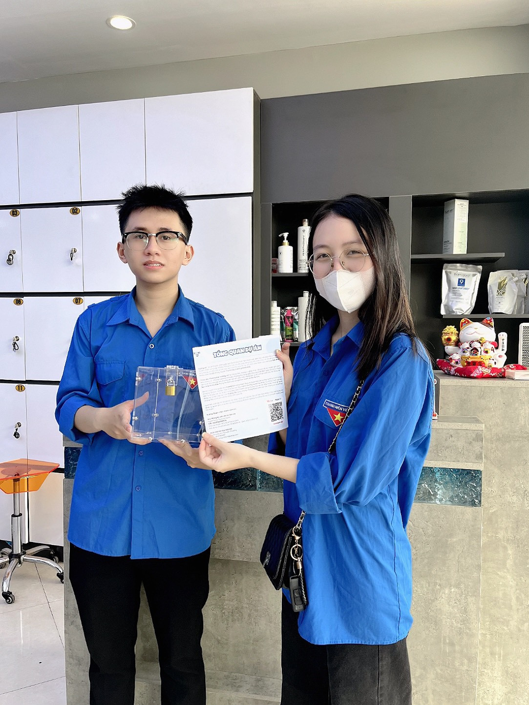 Hoàng Hà cùng các bạn ở lớp thực hiện dự án gây quỹ thiện nguyện mang tên “Xương cá”. Dự án nhằm mục đích gây quỹ ủng hộ cho trạm cứu hộ chó, mèo bị bỏ rơi. Hoàng Hà cùng các bạn ở lớp thực hiện dự án gây quỹ thiện nguyện mang tên “Xương cá”. Dự án nhằm mục đích gây quỹ ủng hộ cho trạm cứu hộ chó, mèo bị bỏ rơi.