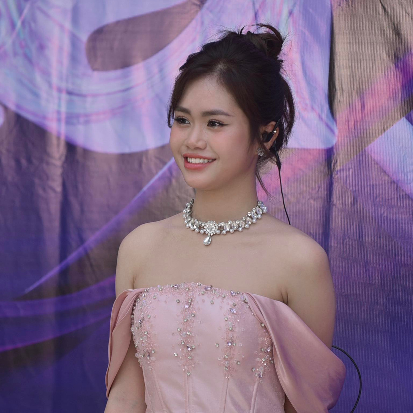 Đoàn Thiện Mỹ, sinh năm 2003, hiện đang là sinh viên năm nhất ngành Quan hệ Công chúng, khoa Truyền thông, trường Đại học Đại Nam.