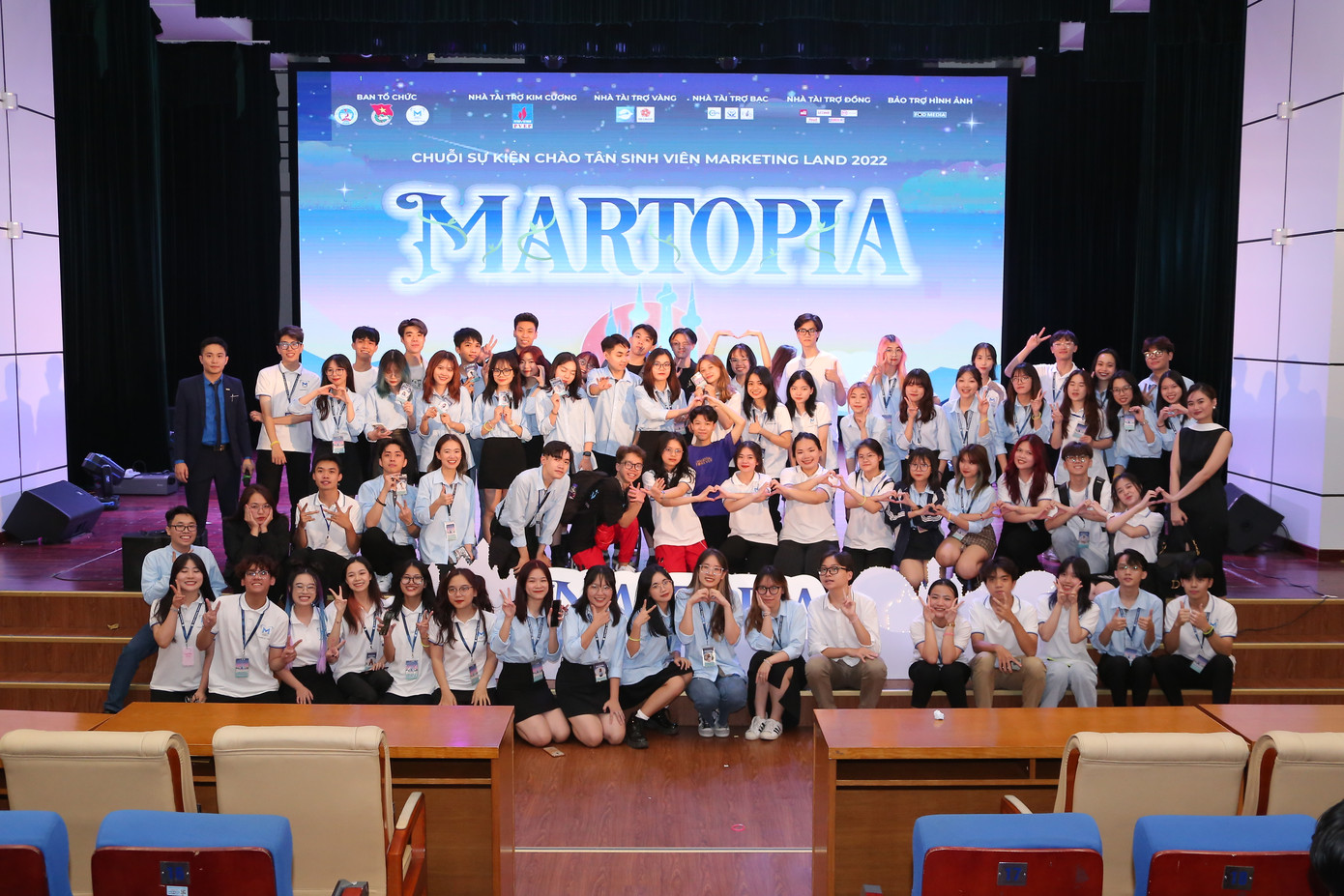 Vân Hạnh là một trong những thành viên của ban tổ chức Chương trình chào tân sinh viên Khoa Marketing năm 2023. Vân Hạnh là một trong những thành viên của ban tổ chức Chương trình chào tân sinh viên Khoa Marketing năm 2023.