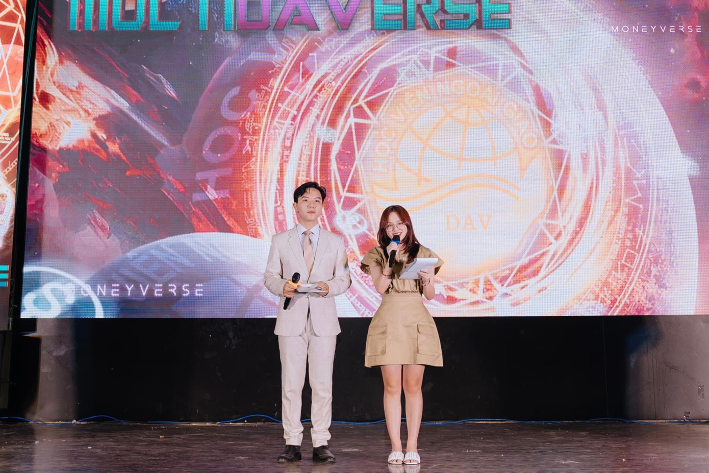 Nam MC “song mic” cùng MC/Hot Tiktoker Đặng Thu Hà. Nam MC “song mic” cùng MC/Hot Tiktoker Đặng Thu Hà.