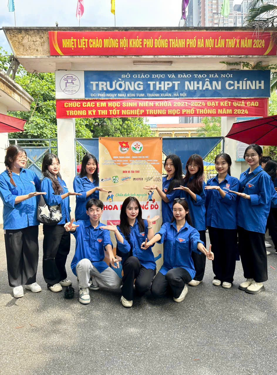 Thu Uyên tham gia tiếp sức mùa thi. Thu Uyên tham gia tiếp sức mùa thi.