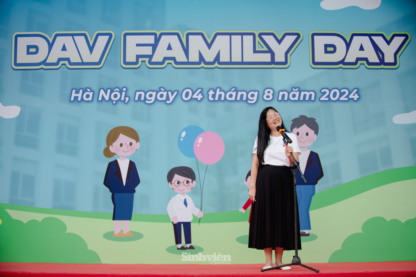 Phát biểu khai mạc chương trình, Đại sứ, TS Phạm Lan Dung - Quyền Giám đốc Học viện Ngoại giao - chia sẻ rằng: "DAV Family Day là một trong những sự kiện có ý nghĩa thiết thực nhằm hướng tới kỷ niệm 65 năm ngày thành lập Học viện. Đây là ngày hội dành cho tất cả cán bộ nhân viên của Học viện, không phải chỉ là nơi tụ hội giữa những người đồng nghiệp với nhau mà còn là nơi để kết nối các gia đình. Ngày bình thường, chúng ta là đồng nghiệp của nhau, đã hỗ trợ nhau hết mình trong công việc, đã có những yêu thương và gắn kết. Ngày hôm nay, và không phải lúc nào cũng có cơ hội như thế, chúng ta còn có thể đến được gần với nhau hơn thông qua gia đình của nhau. Chúng ta được giới thiệu với gia đình mình cơ quan, đồng nghiệp của mình, chúng ta làm quen với những người thân yêu của đồng nghiệp… Những điều đó tạo ra quanh chúng ta một thế giới đầy thân ái, nghĩa tình, rồi sẽ cho chúng ta thêm động lực để gắn bó với cơ quan, với công việc của mình, với những người đồng đội hàng ngày ở bên, và dĩ nhiên, sẽ khiến cho chúng ta thấy cuộc sống công việc mỗi ngày thêm vui, thêm hạnh phúc, ý nghĩa và đạt hiệu quả cao hơn."