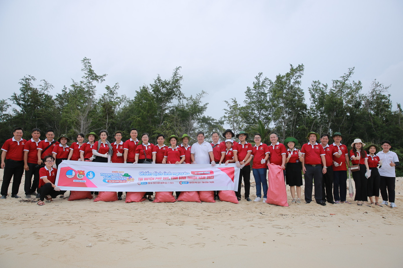 Minh tham gia chiến dịch tình nguyện hè tại huyện đảo Phú Quý (Bình Thuận) năm 2023.