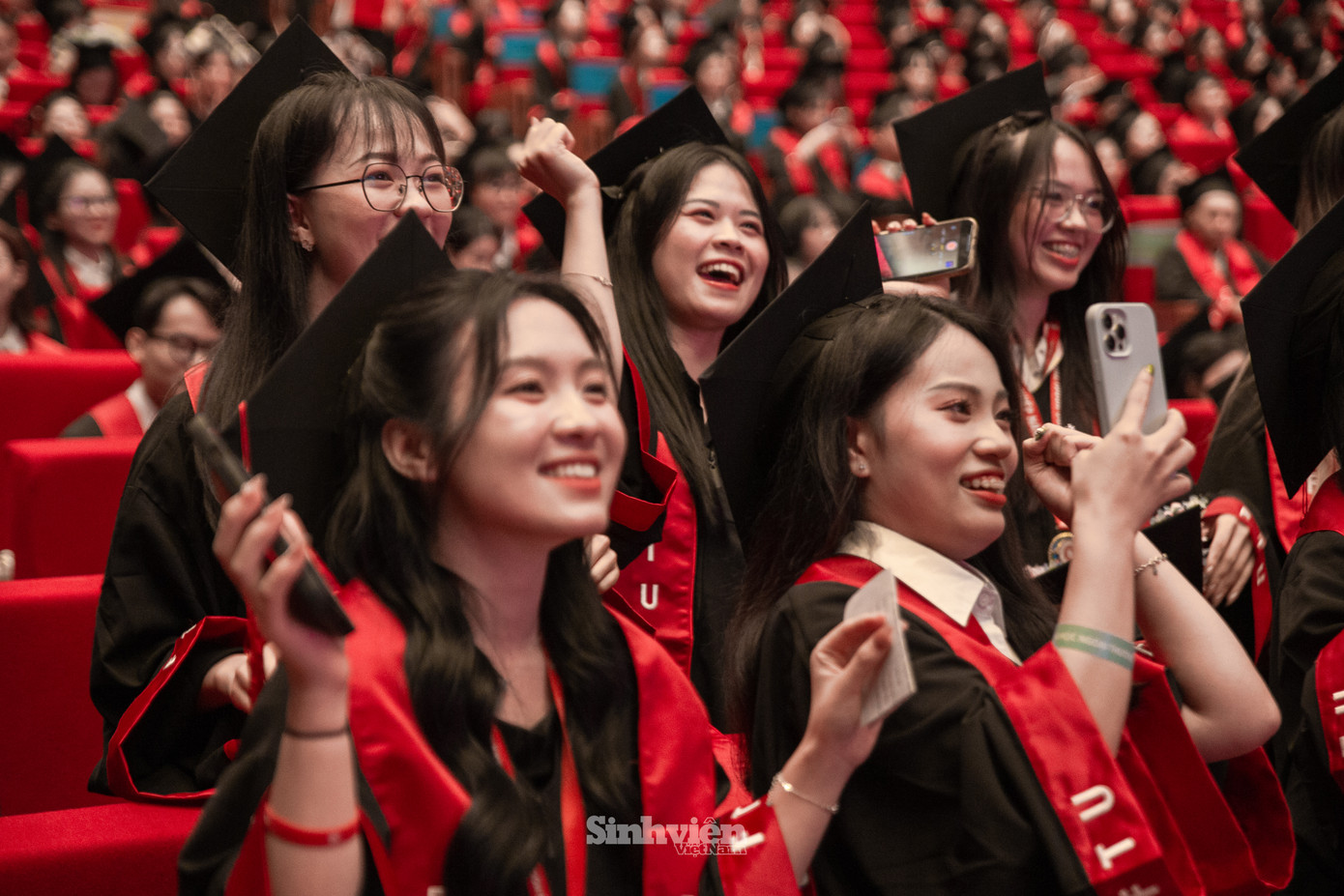 Những nụ cười rạng rỡ khi thấy thành quả sau nhiều năm nỗ lực.