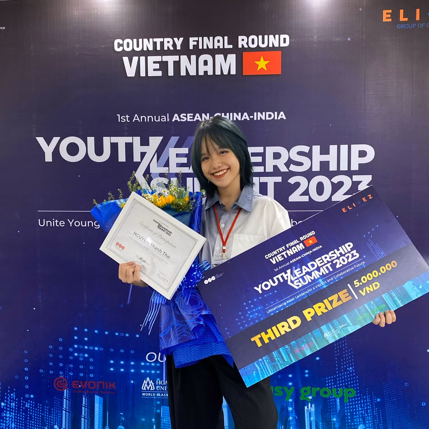 Nguyễn Thành Thơ là sinh viên năm nhất ngành Quản lý Công nghiệp, trường Đại học Bách khoa - ĐHQG-HCM. Nguyễn Thành Thơ là sinh viên năm nhất ngành Quản lý Công nghiệp, trường Đại học Bách khoa - ĐHQG-HCM.