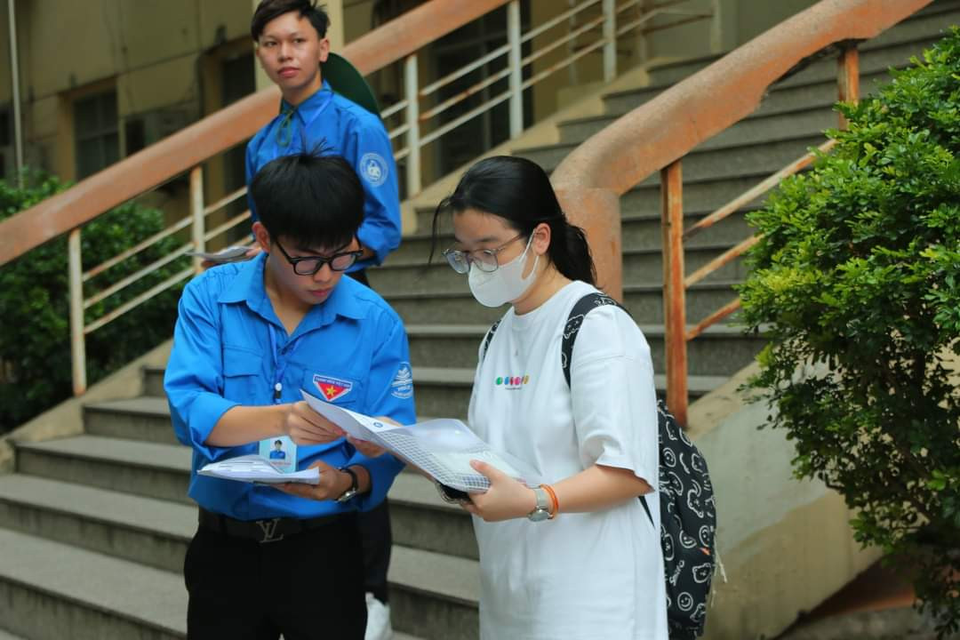 Ngoài học tập và rèn luyện, Đậu Xuân Đang luôn tích cực tham gia các hoạt động tình nguyện. Ba năm liền tham gia chiến dịch Thanh niên tình nguyện hè do Đoàn trường Đại học Sư phạm Hà Nội phát động.