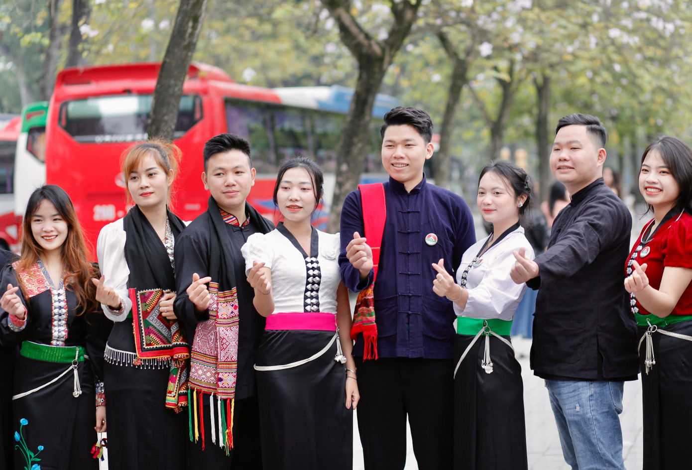 Hoa ban nở rộ như tô điểm thêm cho mùa xuân Hà Nội thêm rực rỡ. Hoa ban nở rộ như tô điểm thêm cho mùa xuân Hà Nội thêm rực rỡ.