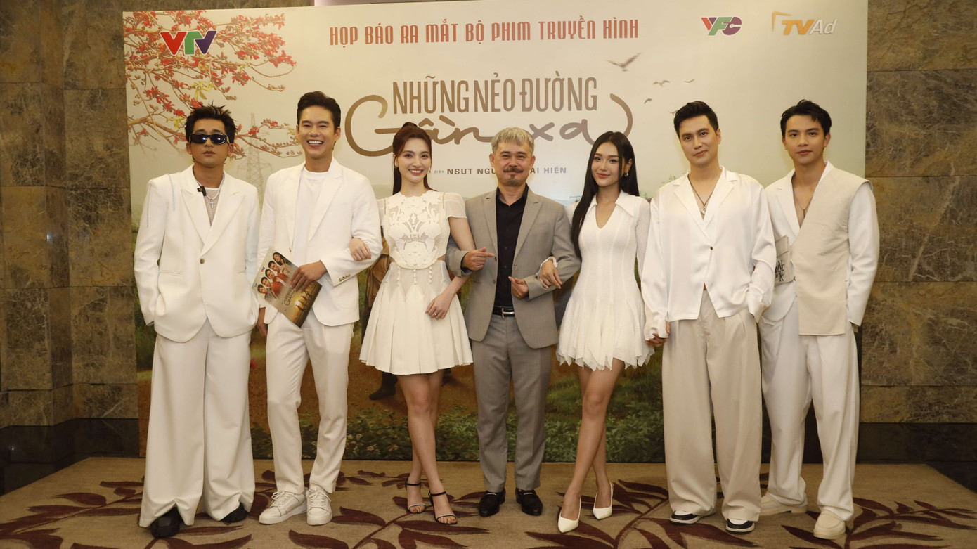 Dàn diễn viên Những nẻo đường gần xa.