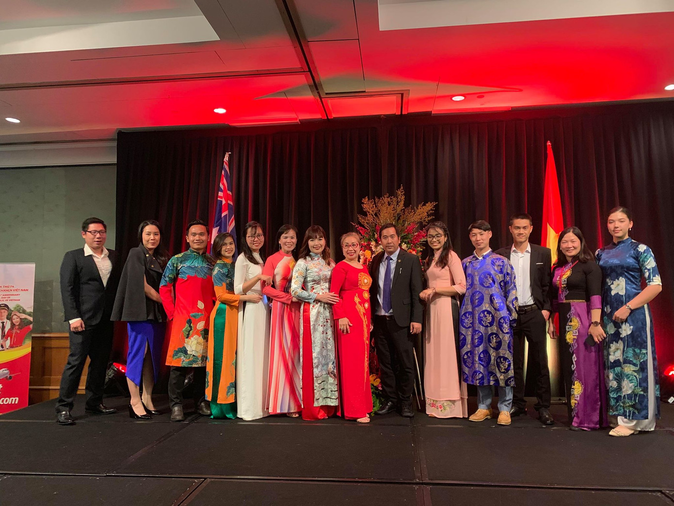 Thiện tham gia sự kiện kỷ niệm Lễ Quốc khánh nước CHXHCN Việt Nam cùng Tổng Lãnh sự quán Việt Nam tại Perth.