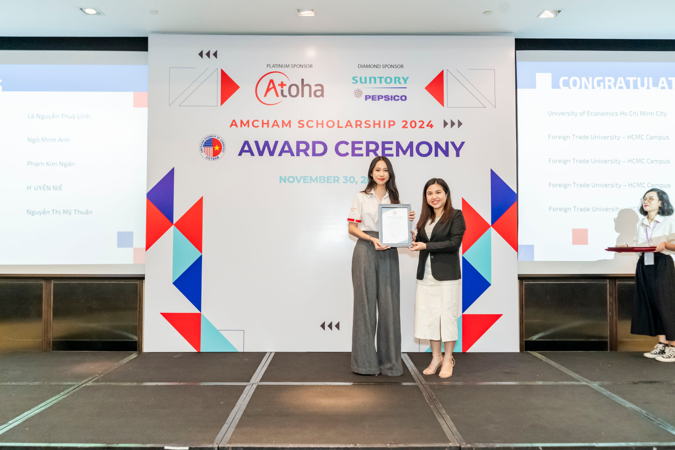 Hành trình nỗ lực của H’ Uyên Niê được ghi nhận bằng học bổng AmCham 2024, một cột mốc đáng tự hào trên con đường chinh phục tri thức và tạo nên giá trị cho xã hội.