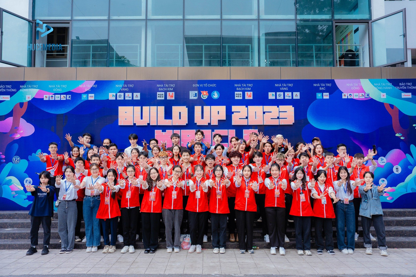 Sinh viên Trường Đại học Xây dựng Hà Nội tham gia hoạt động ngoại khóa. Sinh viên Trường Đại học Xây dựng Hà Nội tham gia hoạt động ngoại khóa.