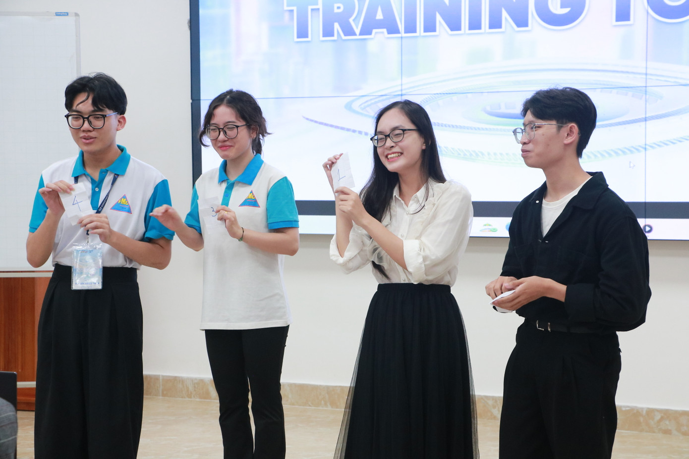 Mỗi hoạt động, cuộc thi lại giúp Minh Trang học hỏi được nhiều hơn. Mỗi hoạt động, cuộc thi lại giúp Minh Trang học hỏi được nhiều hơn.