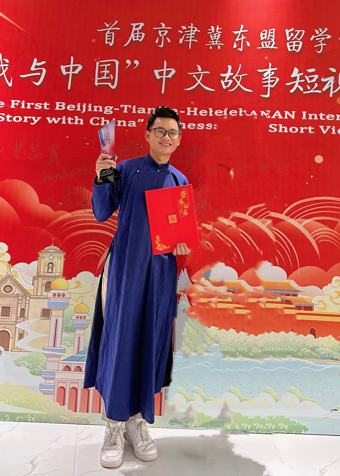 Dương Đức Tâm - Du học sinh trường Đại học Nhân dân Trung Quốc. Dương Đức Tâm - Du học sinh trường Đại học Nhân dân Trung Quốc.