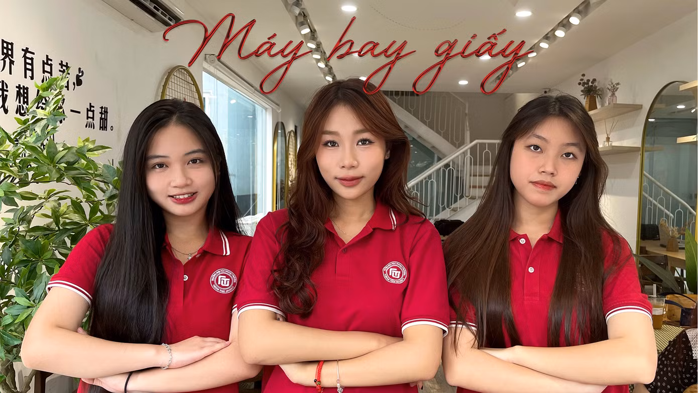 Khánh Huyền tích cực tham gia các cuộc thi.