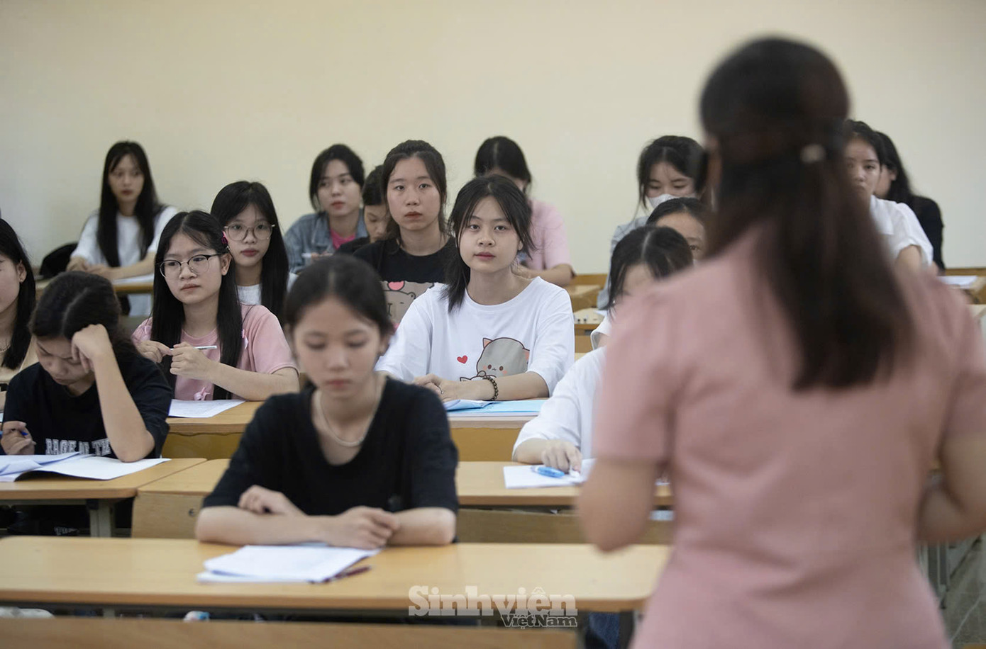 Thông tin từ Trường Đại học Khoa học - Đại học Thái Nguyên, buổi học đầu tiên sáng 12/9, 100% sinh viên khóa 20 của Nhà trường đã có mặt đông đủ tại Trung tâm Giáo dục Quốc phòng và An ninh – Đại học Thái Nguyên. Tại các lớp học phần, tỷ lệ sinh viên có mặt đạt 85-90%, nhiều lớp học phần là sinh viên năm cuối đã có mặt 100%.