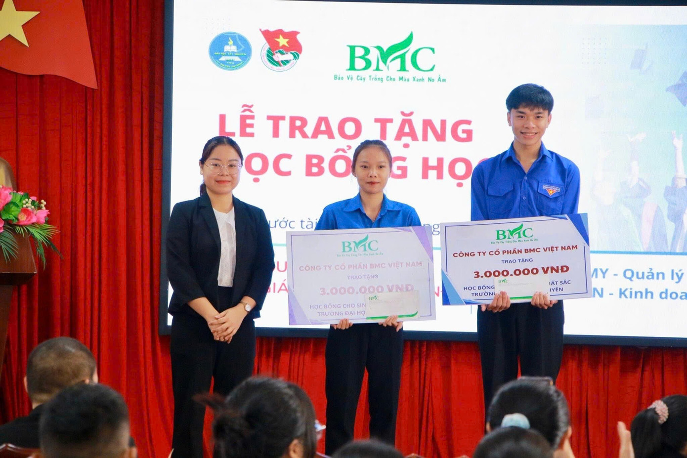 Quốc Tuấn đã vinh dự nhận được học bổng của Công ty BMC dành cho sinh viên có thành tích học tập xuất sắc.