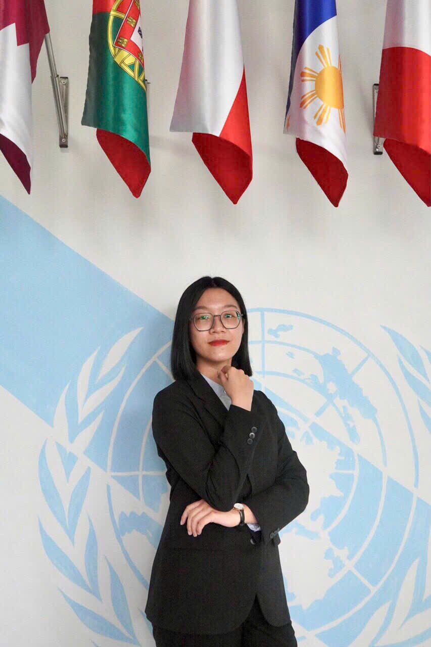 Nguyễn Minh Huyền (sinh năm 2003) đang là sinh viên năm tư ngành Luật Quốc tế, Học viện Ngoại giao.