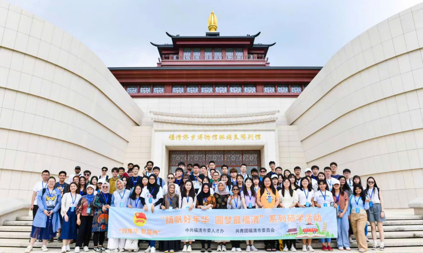 Đông Trình là đại diện sinh viên Việt Nam tham gia hội thảo Con đường tơ lụa năm 2023. Đông Trình là đại diện sinh viên Việt Nam tham gia hội thảo Con đường tơ lụa năm 2023.