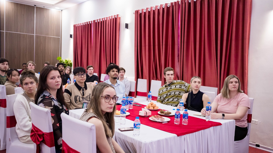 Các đoàn sinh viên quốc tế đến thăm và học tập giao lưu tại Trường Đại học Kinh tế - ĐHQGHN.