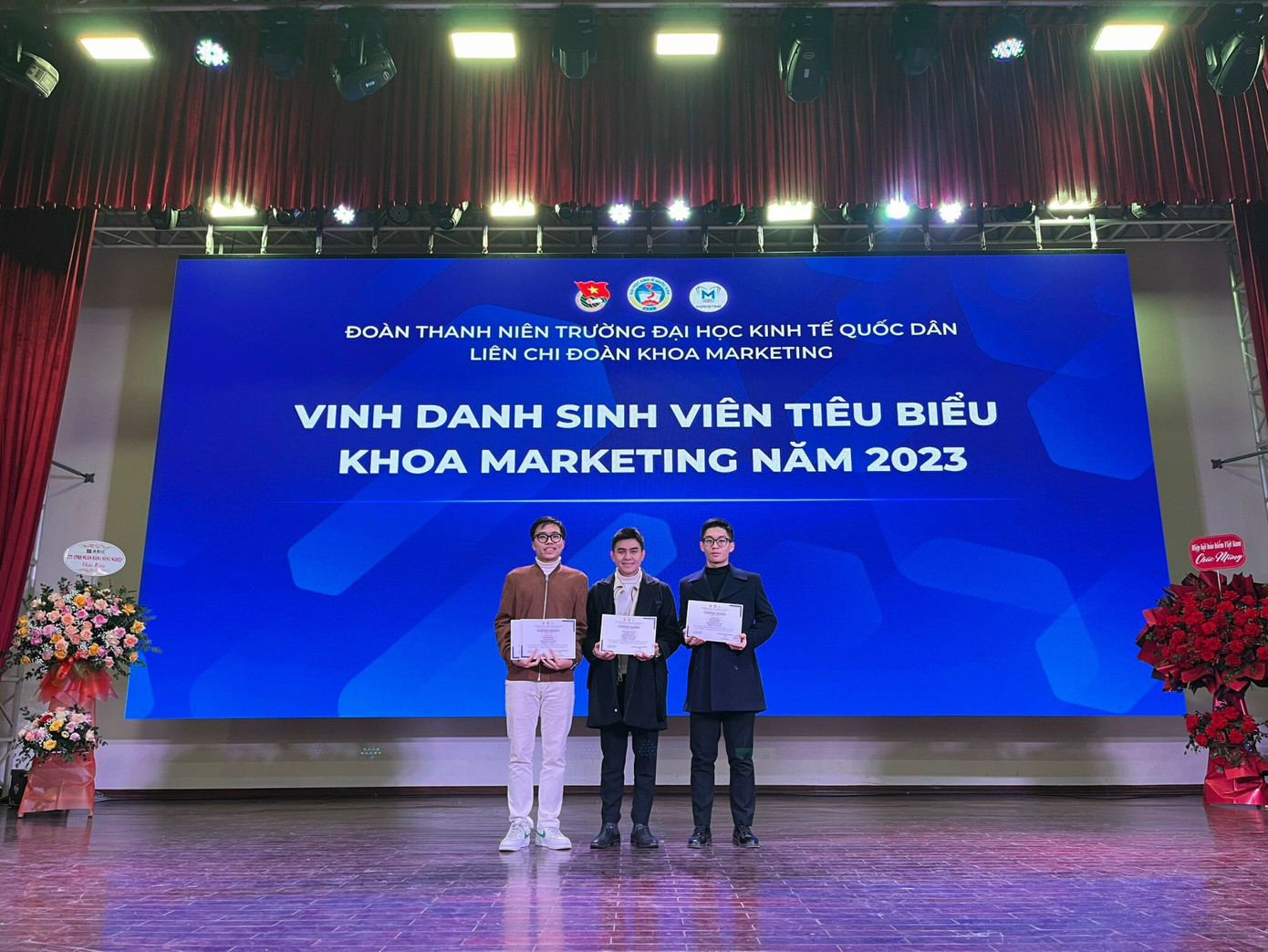 Hoàng Minh đạt được nhiều danh hiệu trong phong trào sinh viên nghiên cứu khoa học.