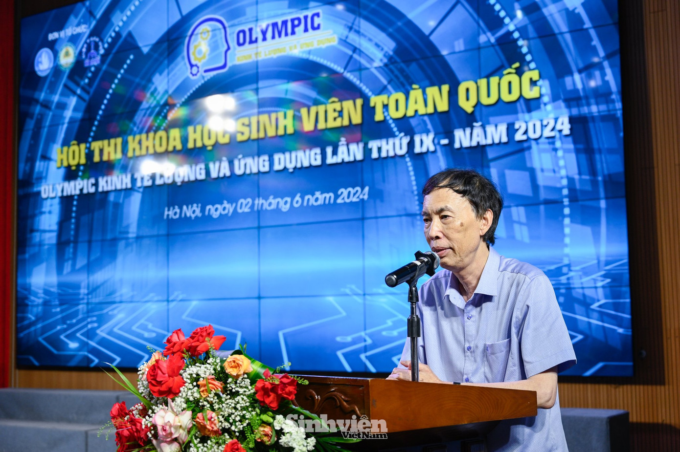 TS Võ Trí Thành: “Chúc các bạn sinh viên luôn giữ được khát vọng, sức trẻ và niềm đam mê khoa học để phát triển bản thân, có cuộc sống tốt đẹp hơn, từ đó phát triển quê hương, đất nước.” TS Võ Trí Thành: “Chúc các bạn sinh viên luôn giữ được khát vọng, sức trẻ và niềm đam mê khoa học để phát triển bản thân, có cuộc sống tốt đẹp hơn, từ đó phát triển quê hương, đất nước.”