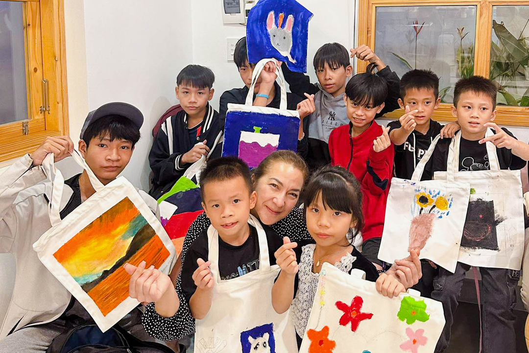 Niềm vui ở lớp học vẽ sử dụng màu vẽ thực vật BINKS. Niềm vui ở lớp học vẽ sử dụng màu vẽ thực vật BINKS.