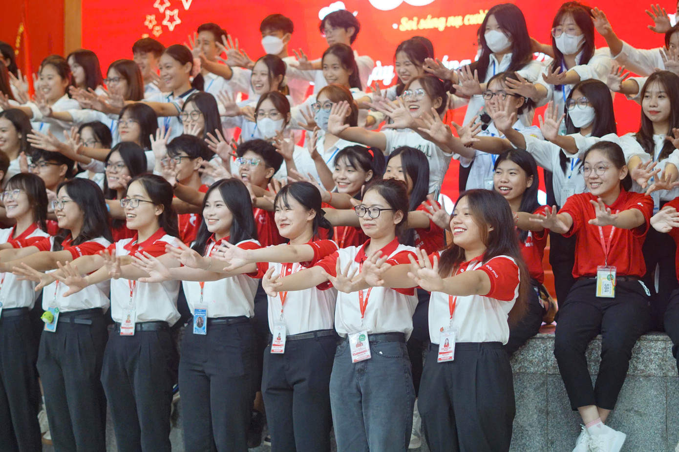 Lễ hội Trăng Hồng thu hút sự quan tâm và tham gia đông đảo của các tình nguyện viên. Lễ hội Trăng Hồng thu hút sự quan tâm và tham gia đông đảo của các tình nguyện viên.