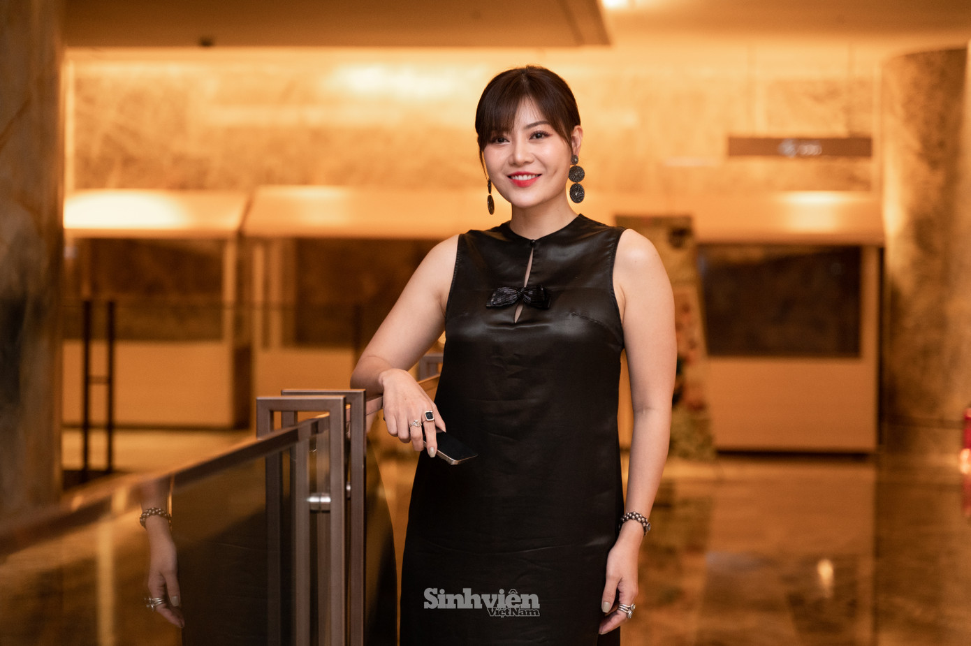 Diễn viên Thanh Hương: &quot;Khán giả truyền hình thường quen với hình ảnh một Thanh Hương nam tính và có chút đanh đá, khô khan nhưng với bộ phim này, Hương vào vai một người vợ khá ngọt ngào và đây cũng chính là Thanh Hương ở ngoài đời.&quot;