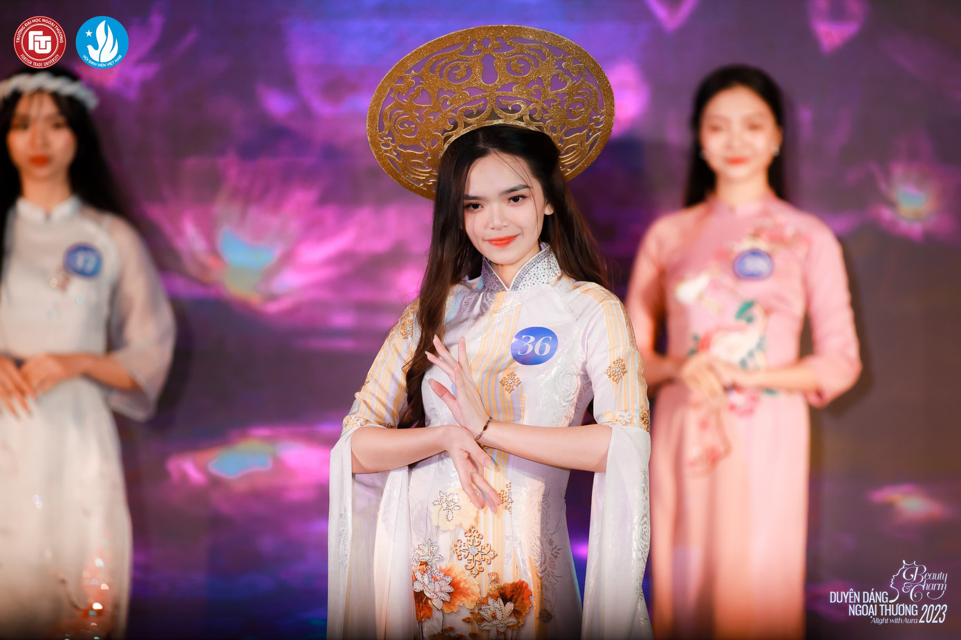 Thùy Trang tham gia cuộc thi Duyên dáng Ngoại thương. Thùy Trang tham gia cuộc thi Duyên dáng Ngoại thương.