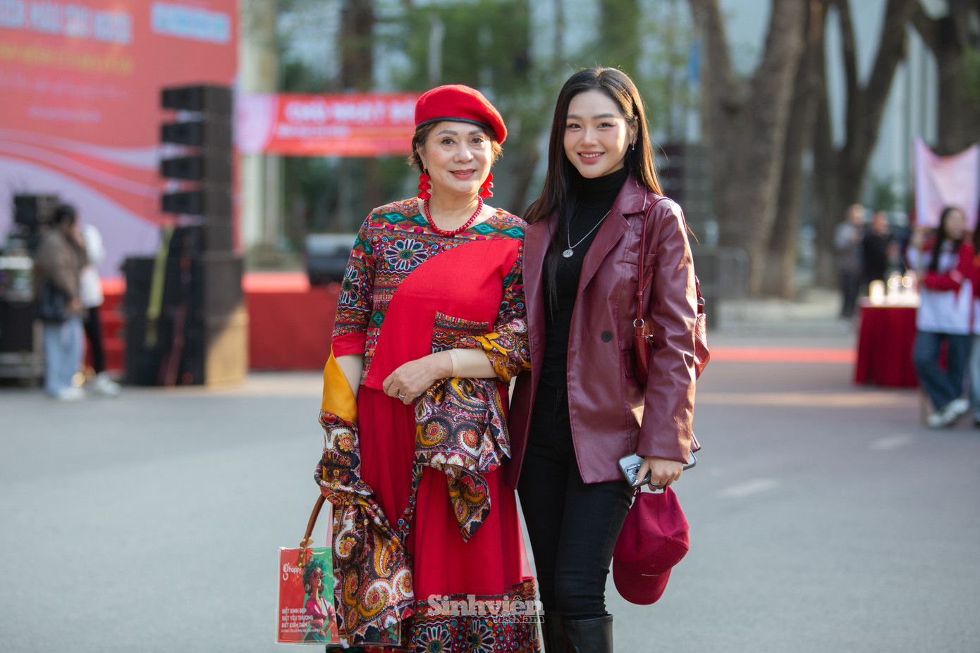 "Trà cũng rất vinh dự được gặp những nghệ sĩ gạo cội như NSND Hương Dung, NSND Xuân Bắc... và được cùng tất cả mọi người lan toả tinh thần hiến máu cứu người của chương trình Chủ Nhật Đỏ. Trà rất mong được đồng hành với chương trình Chủ Nhật Đỏ nhiều hơn nữa."